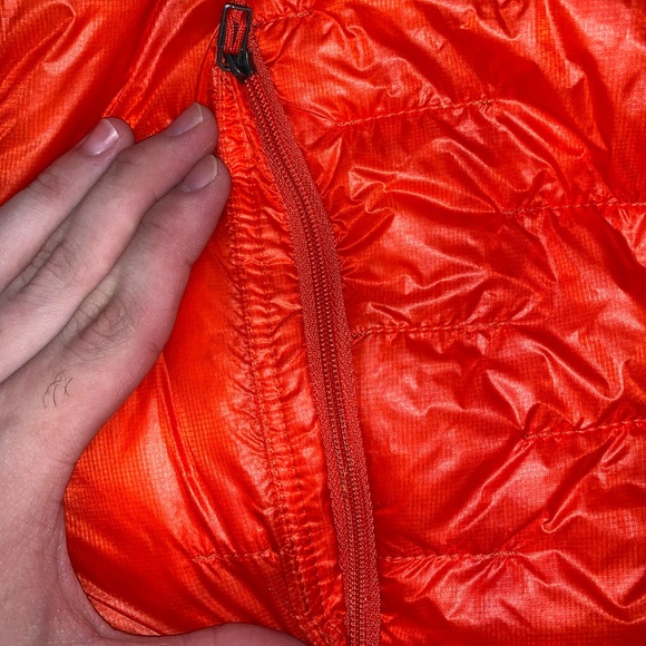 Patagonia Light Weight Puffer Jacket - Picture 4 of 16